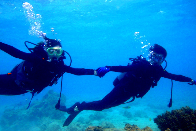 沖縄でダイビングスクールに通うなら、限定水域・水中ツアーを行う【南ぬ島 DIVE SITE】