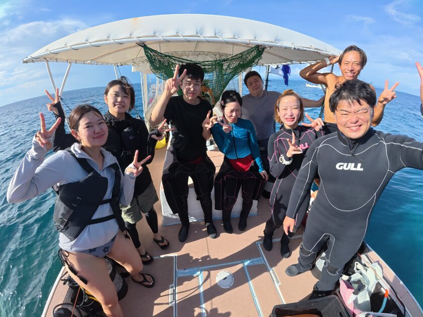 颯爽と泳ぐマンタ