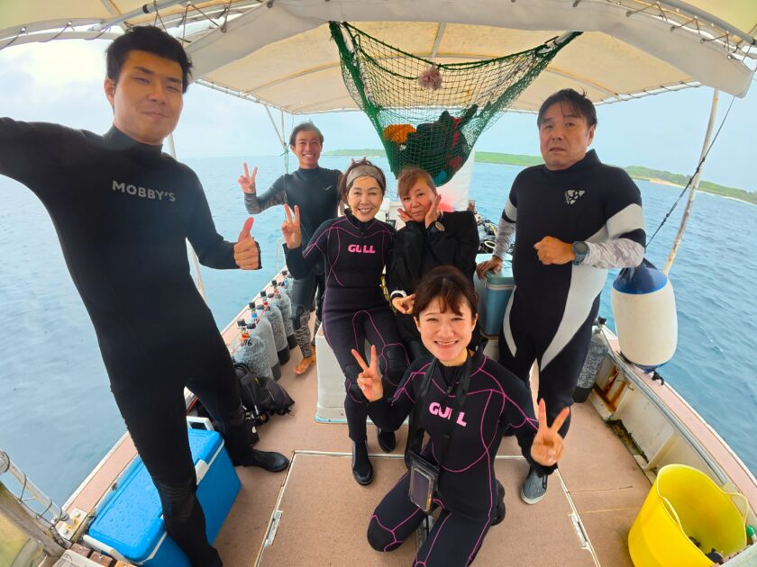 透き通るブルーな海