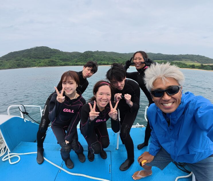 隠れられないカクレクマノミ☆