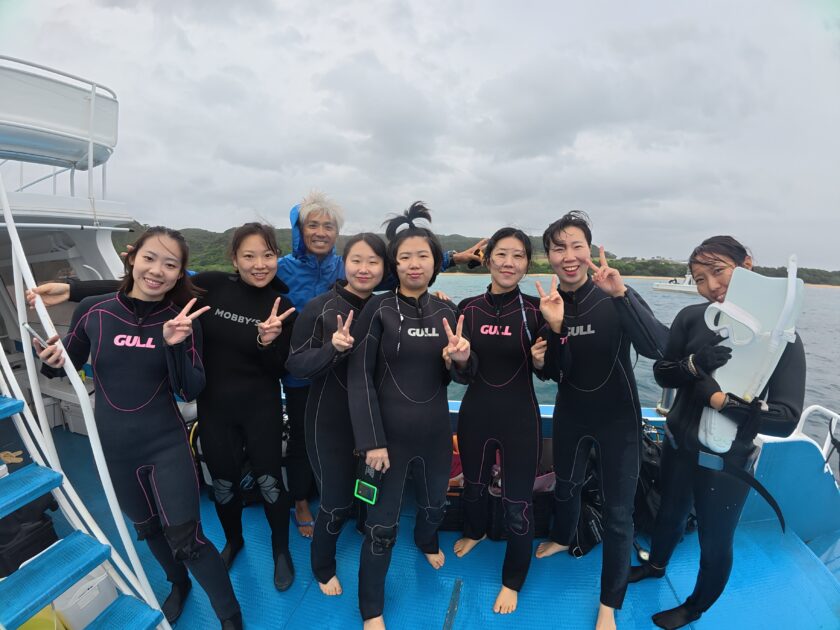 動き回るけど隠れない