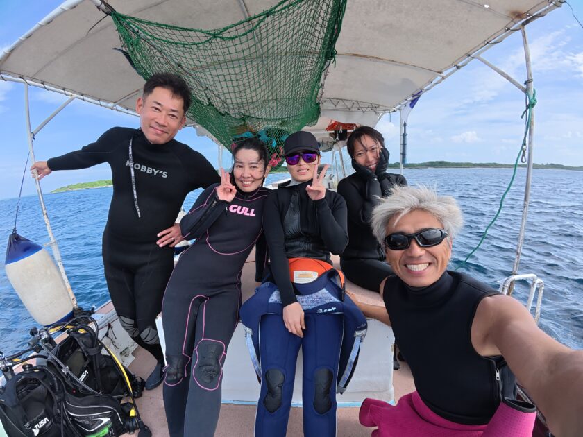 鮮やかな体色のハナゴンベbaby