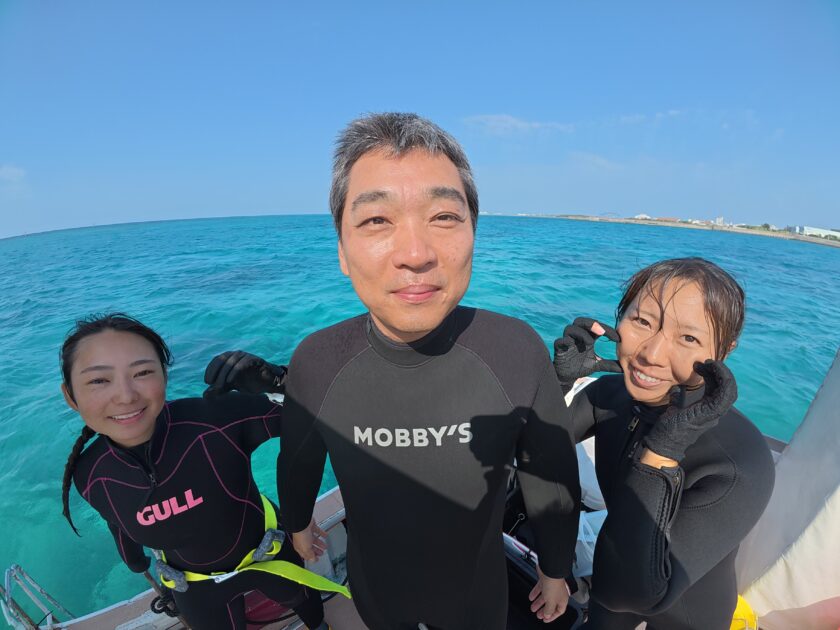 水底に大きなマダラエイ