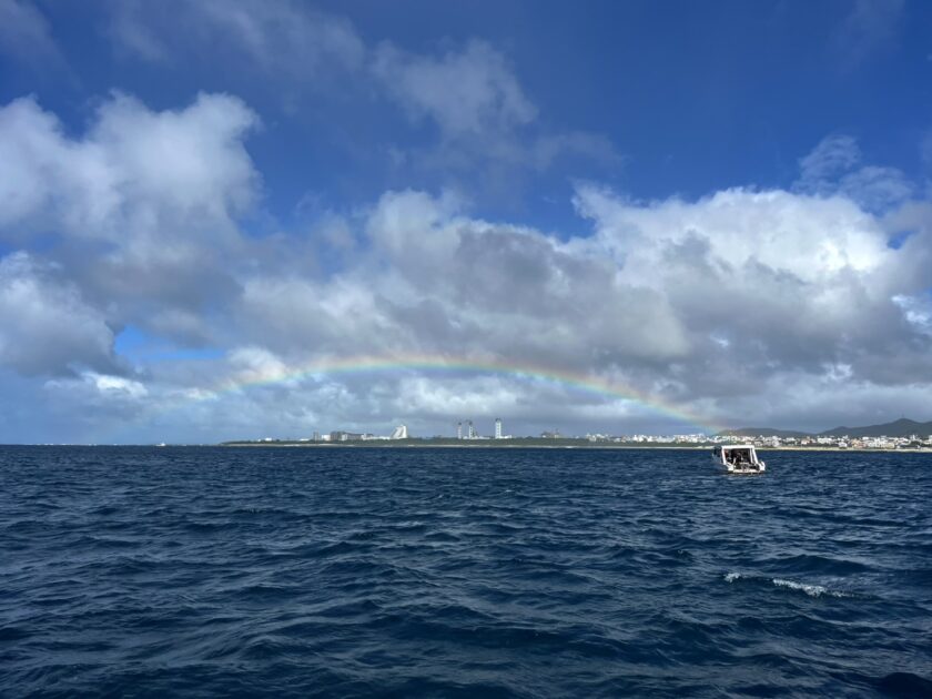 虹が掛かる石垣島